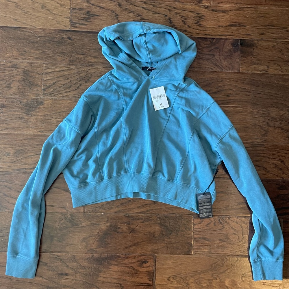 Forever 21 Cropped Sweatshirt NWT size medium